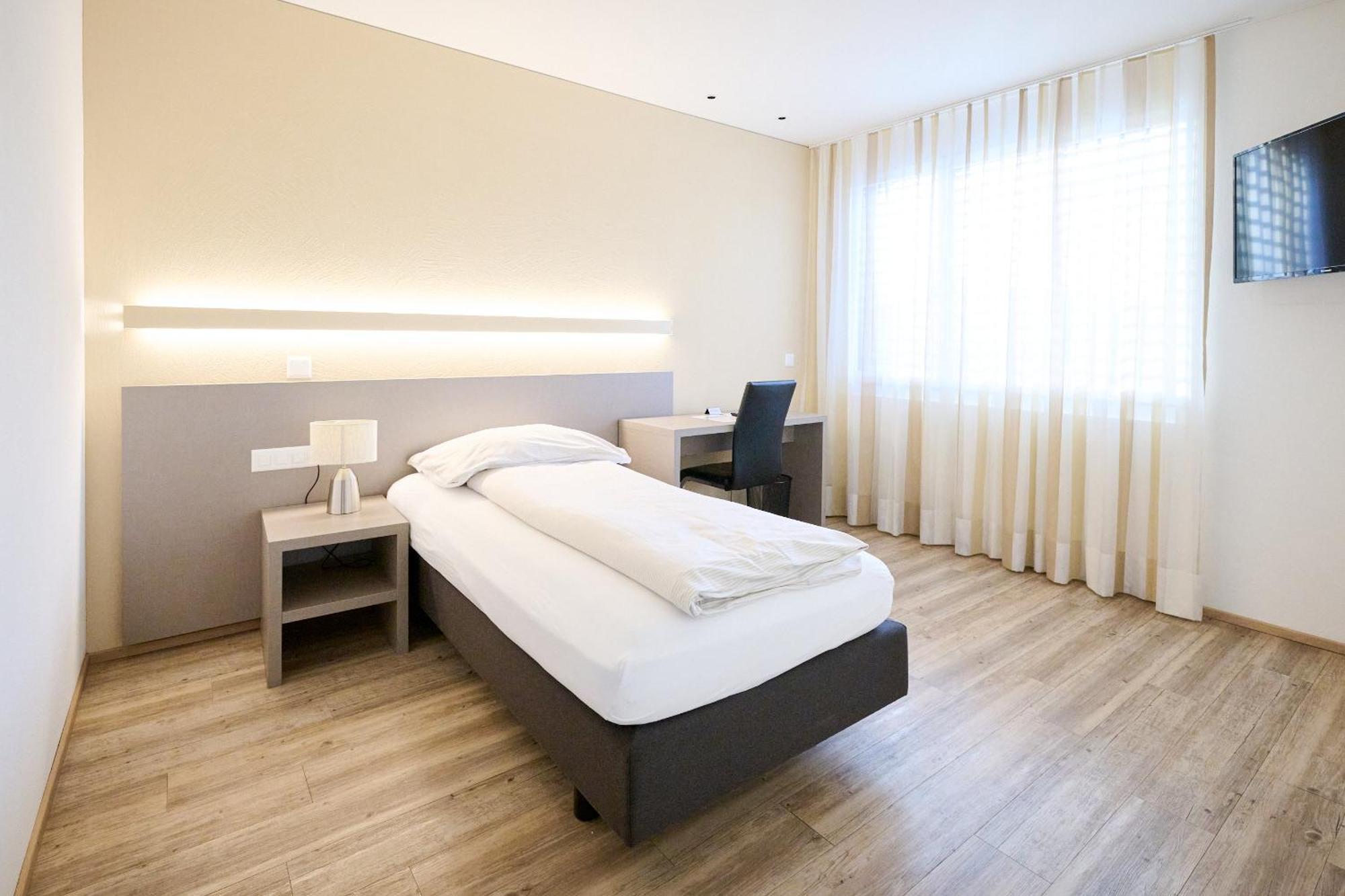 Hotel am Kreisel: Self-Service Check-In Hotel Lachen Exterior foto